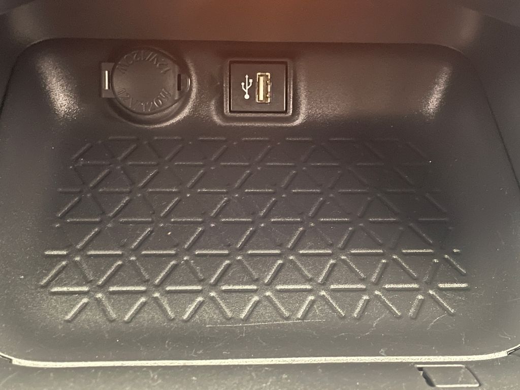 2023 Toyota RAV4 XLE 28