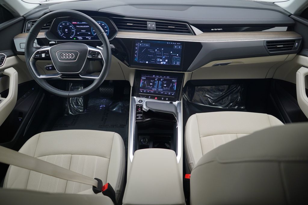 Thumbnail: 2024 Audi Q8 e-tron - 8