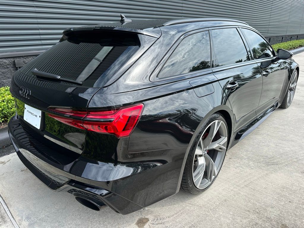 Thumbnail: 2021 Audi RS 6 - 10