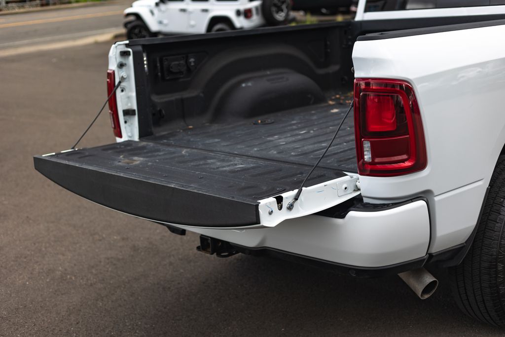 2025 Ram 3500 Laramie thumbnail 10