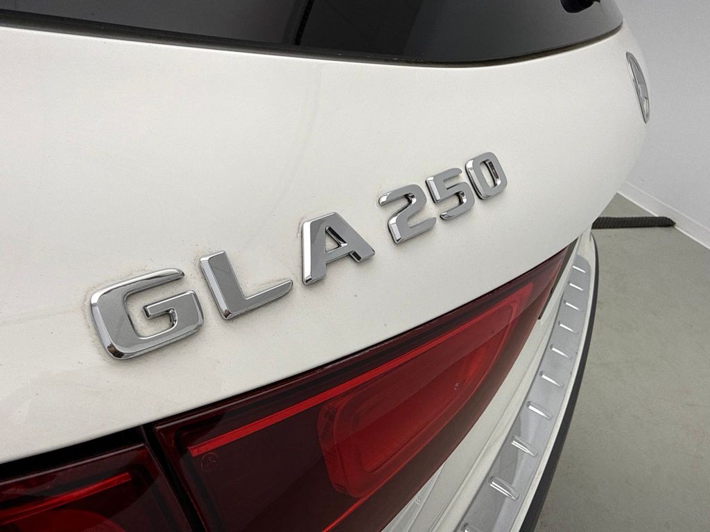 Thumbnail: 2023 Mercedes-Benz GLA - 9
