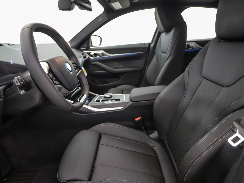 Thumbnail: 2025 BMW i4 - 11