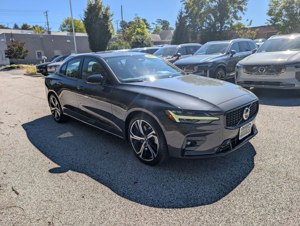 2024 Volvo S60 B5 Ultimate Dark Theme AWD    