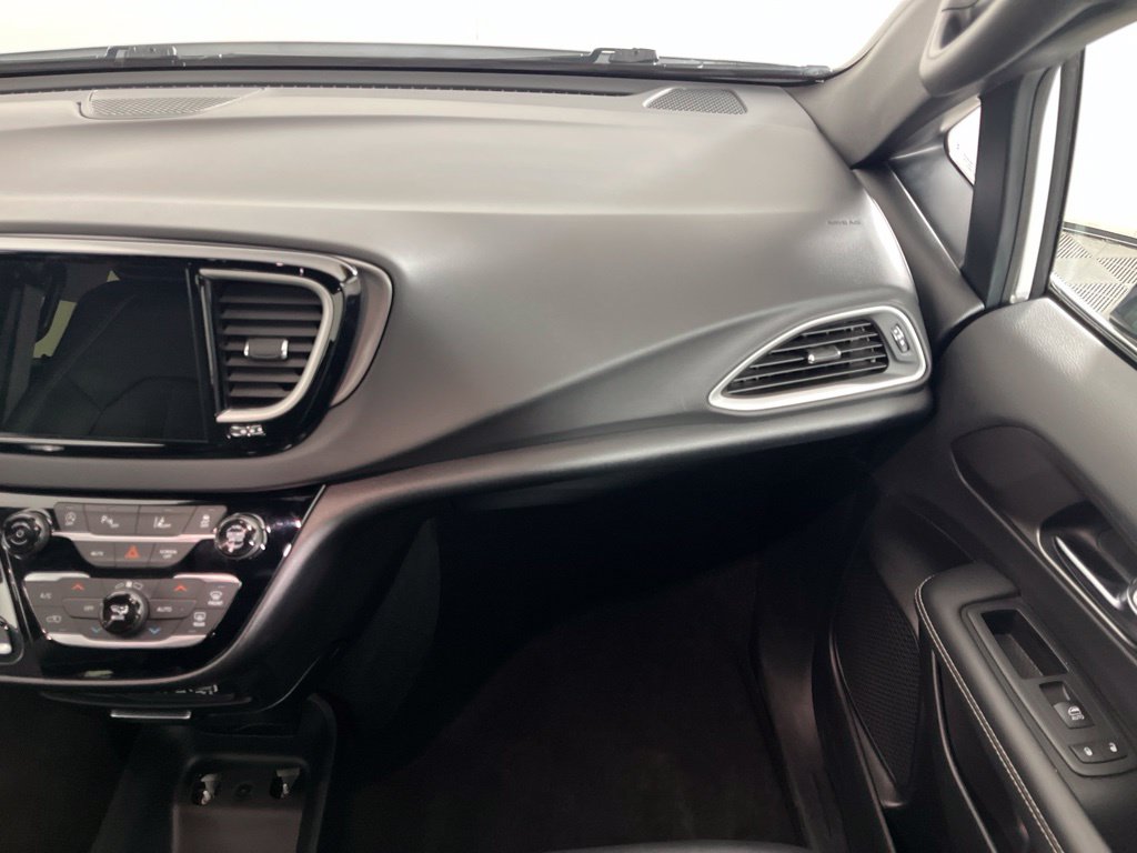 Thumbnail: 2025 Chrysler Pacifica - 18