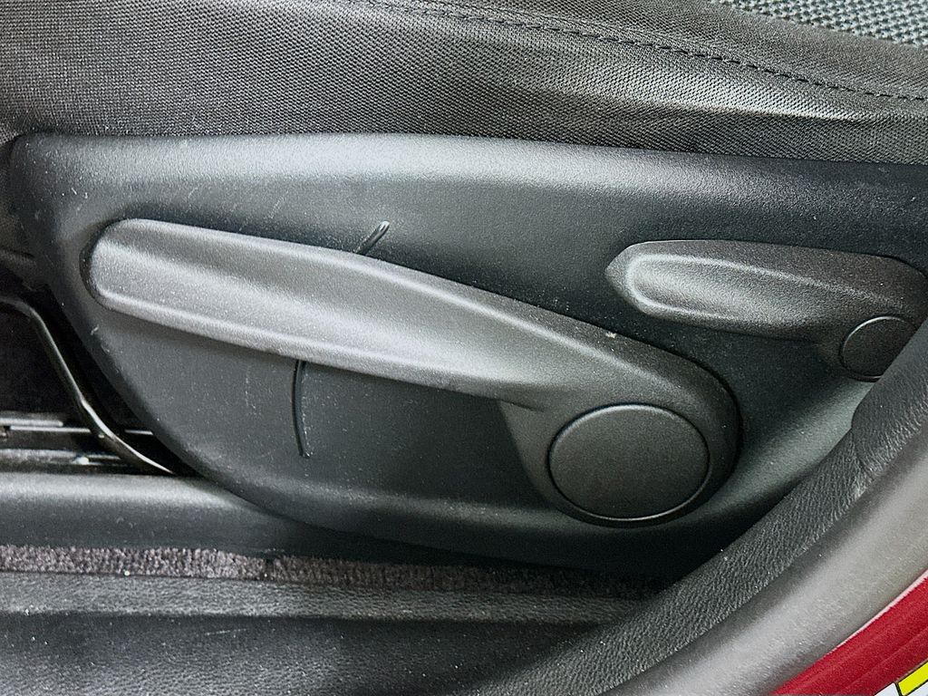 Used 2019 Red Jeep Latitude image 23