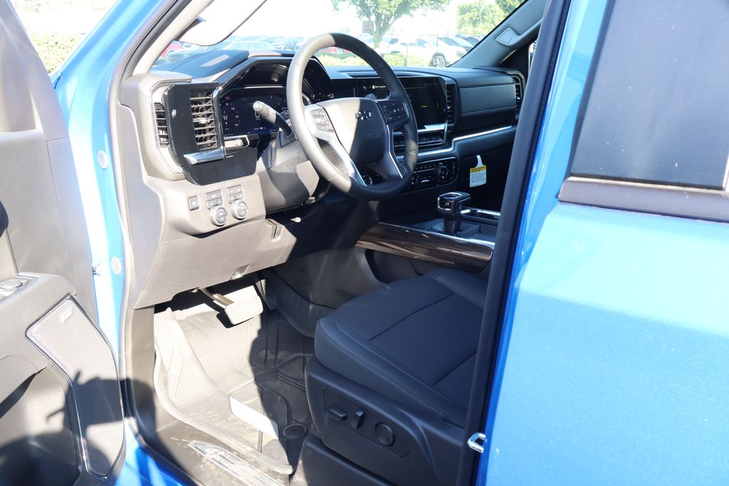 Thumbnail: 2026 Chevrolet Silverado 1500 - 13