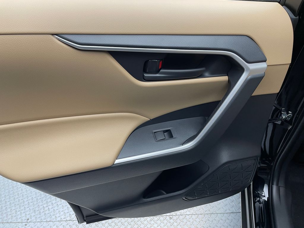 Thumbnail: 2025 Toyota RAV4 - 30