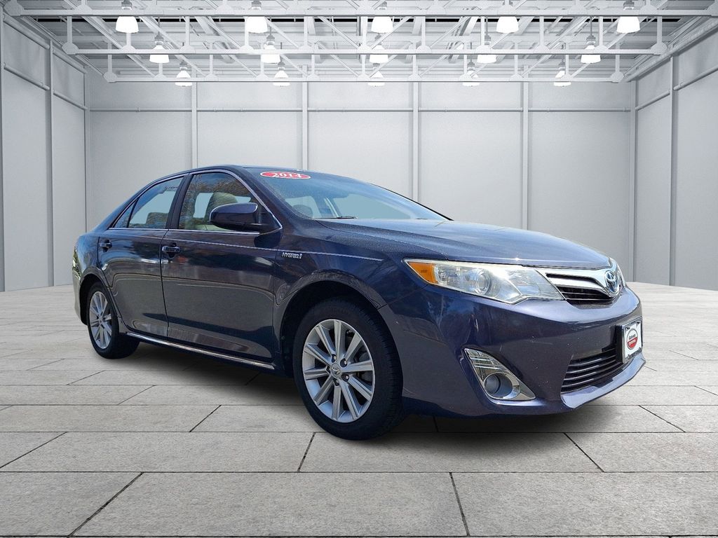 2014 Toyota Camry XLE 3