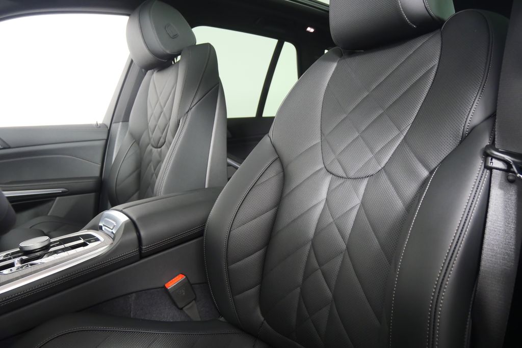 Thumbnail: 2026 BMW X5 - 10