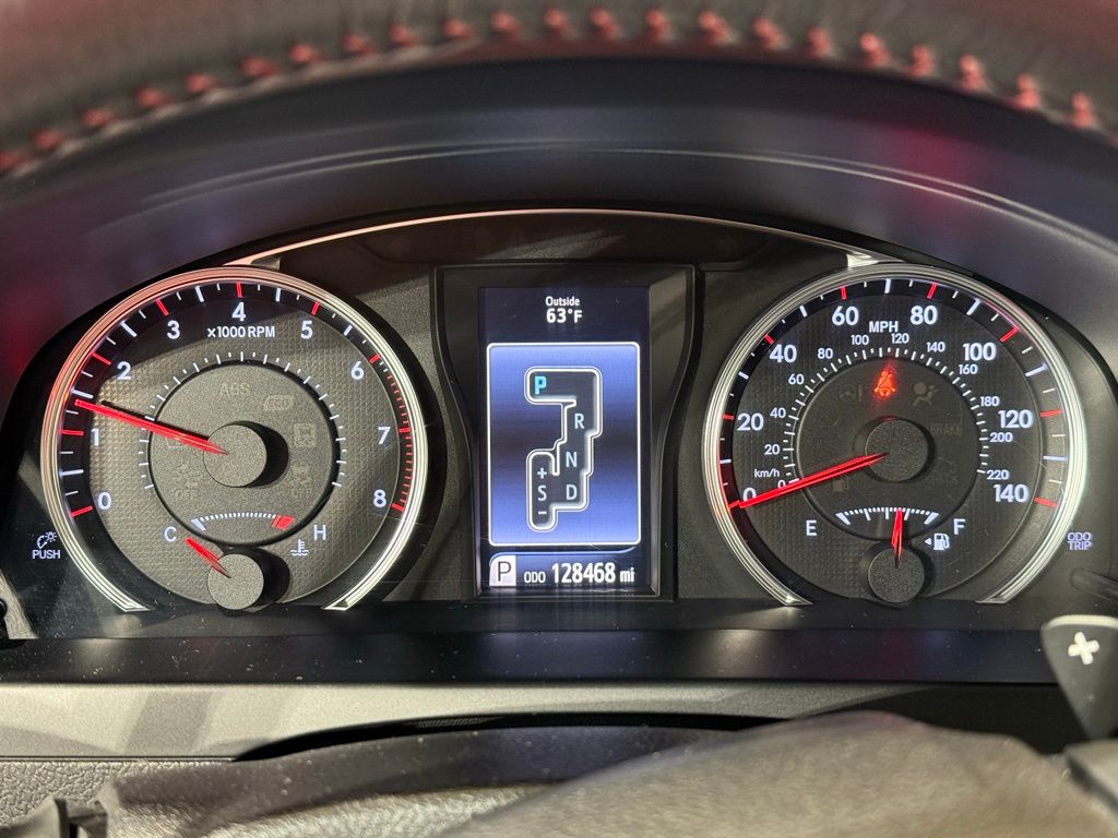 2017 Toyota Camry SE 23