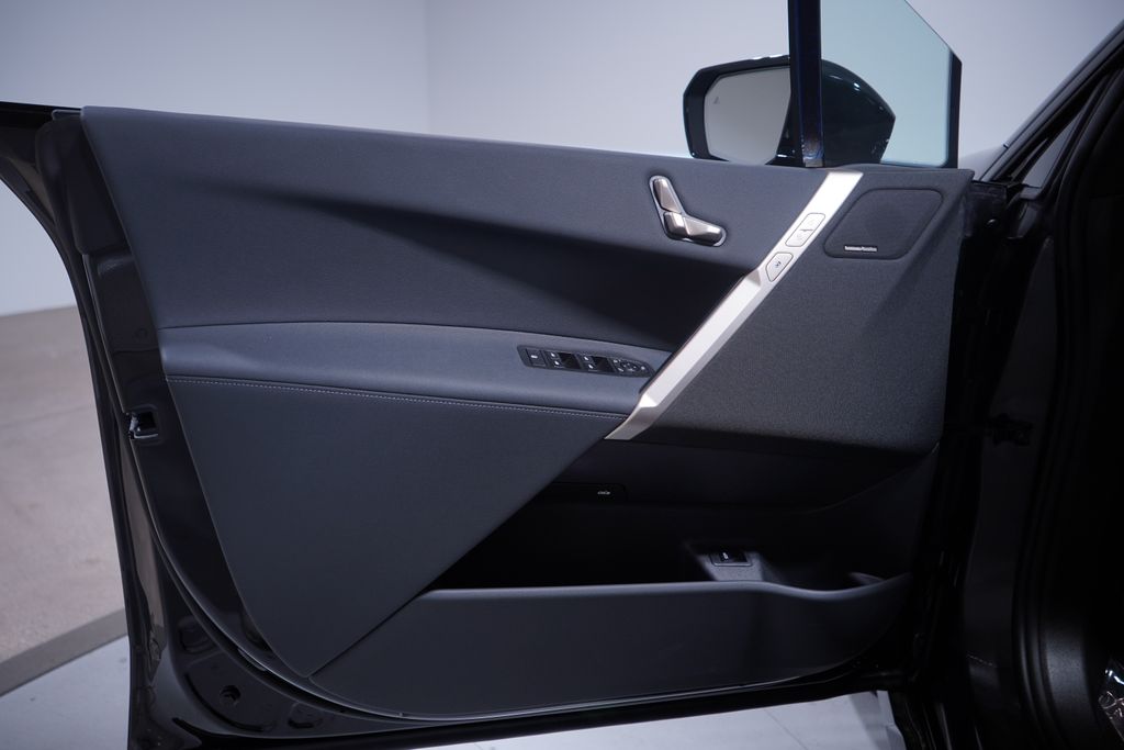 Thumbnail: 2026 BMW iX - 10