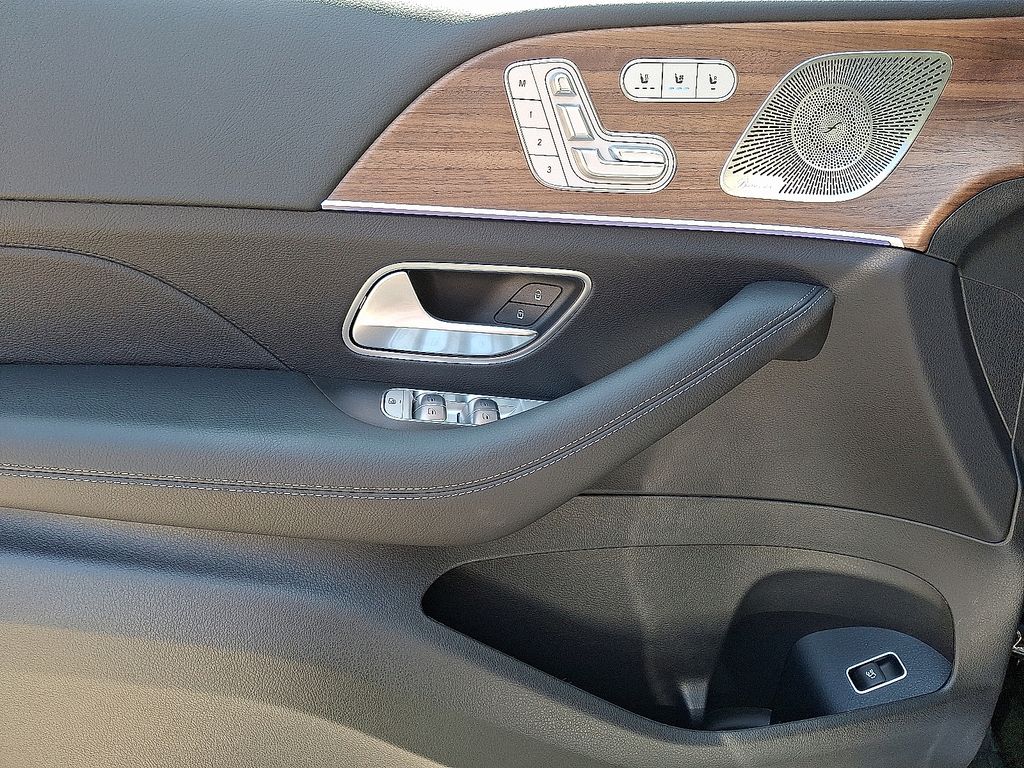 Thumbnail: 2026 Mercedes-Benz GLE - 10