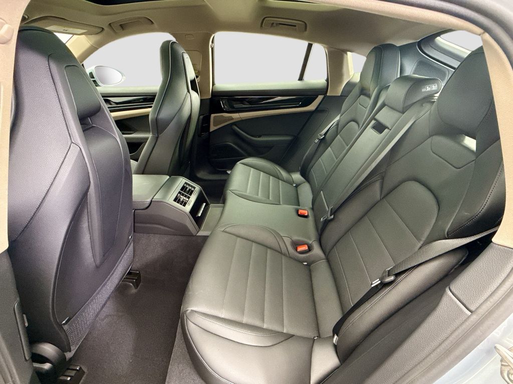 Thumbnail: 2026 Porsche Panamera - 19