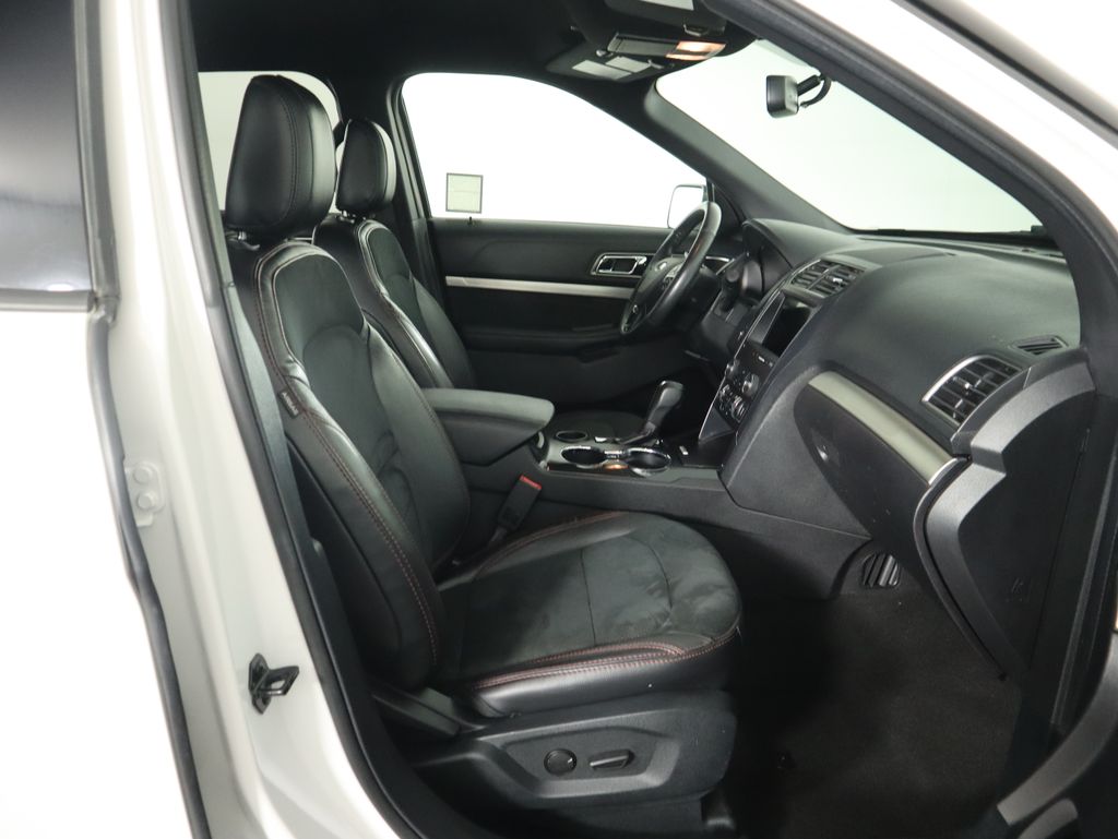 Thumbnail: 2019 Ford Explorer - 20