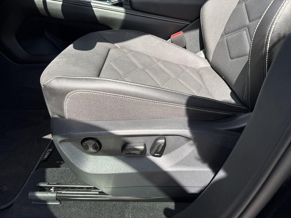 2024 Volkswagen Atlas 2.0T SE w/Technology Black at DeMontrond Auto Country