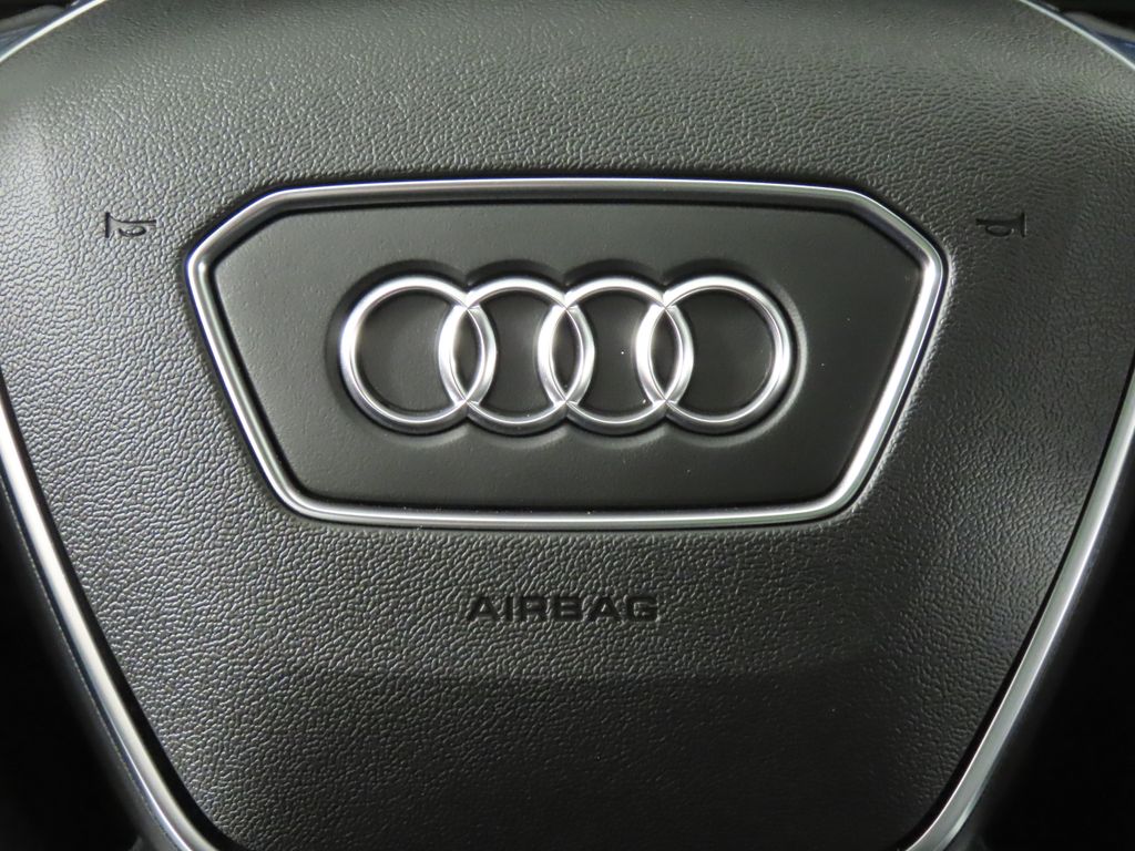 Thumbnail: 2022 Audi e-tron - 17