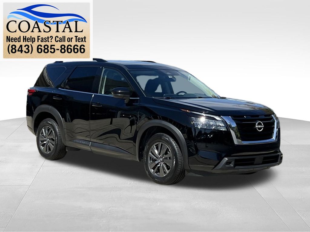 2024 Nissan Pathfinder SV - 2