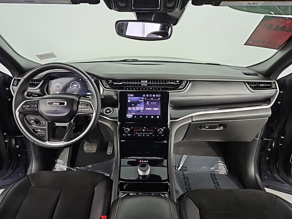 Thumbnail: 2022 Jeep Grand Cherokee - 24