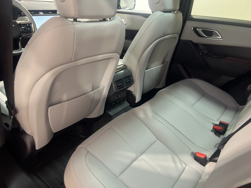 Certified Used 2026  Land Rover Dynamic SE image 21