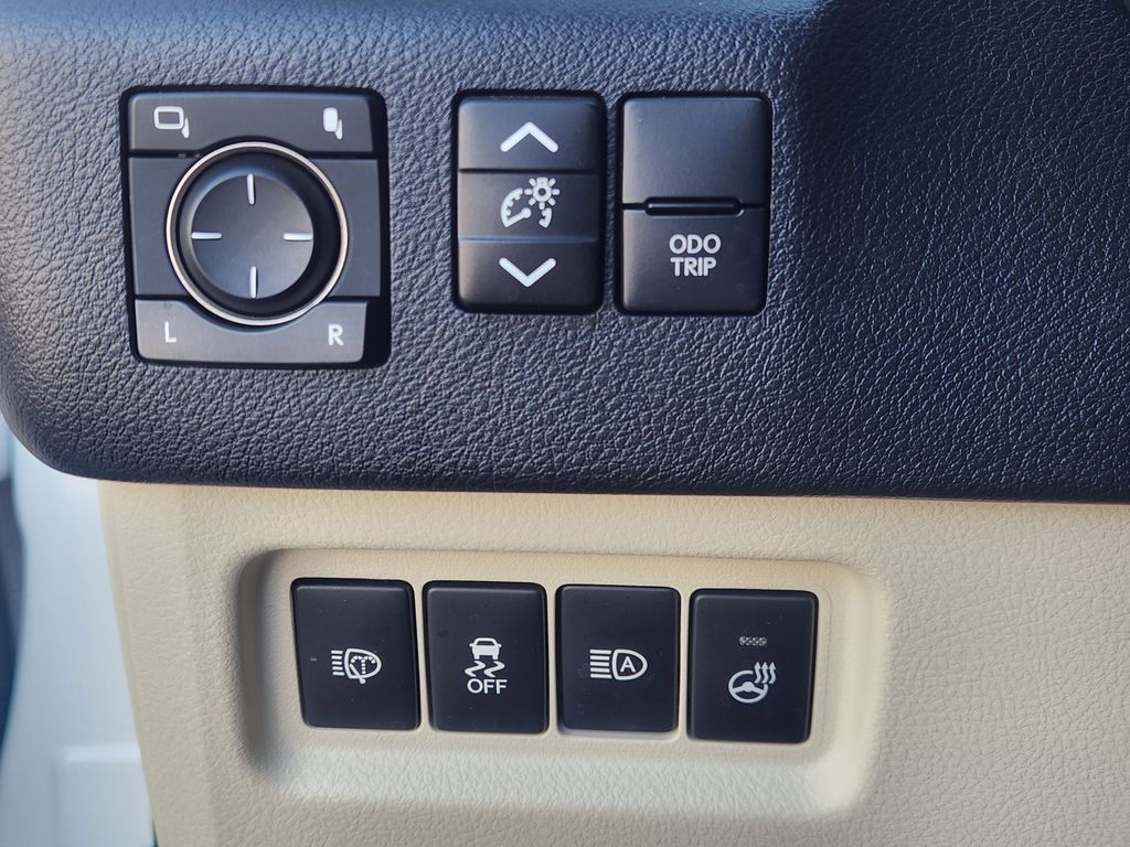 2023 Lexus GX 460 PREMIUM PLUS White at Community Toyota