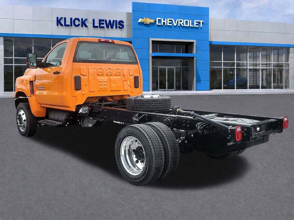 2023 Chevrolet Silverado 6500HD - 3