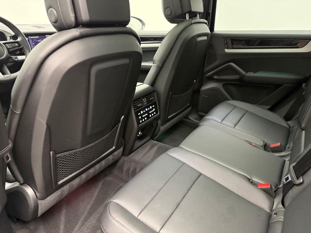 Thumbnail: 2025 Porsche Cayenne - 31