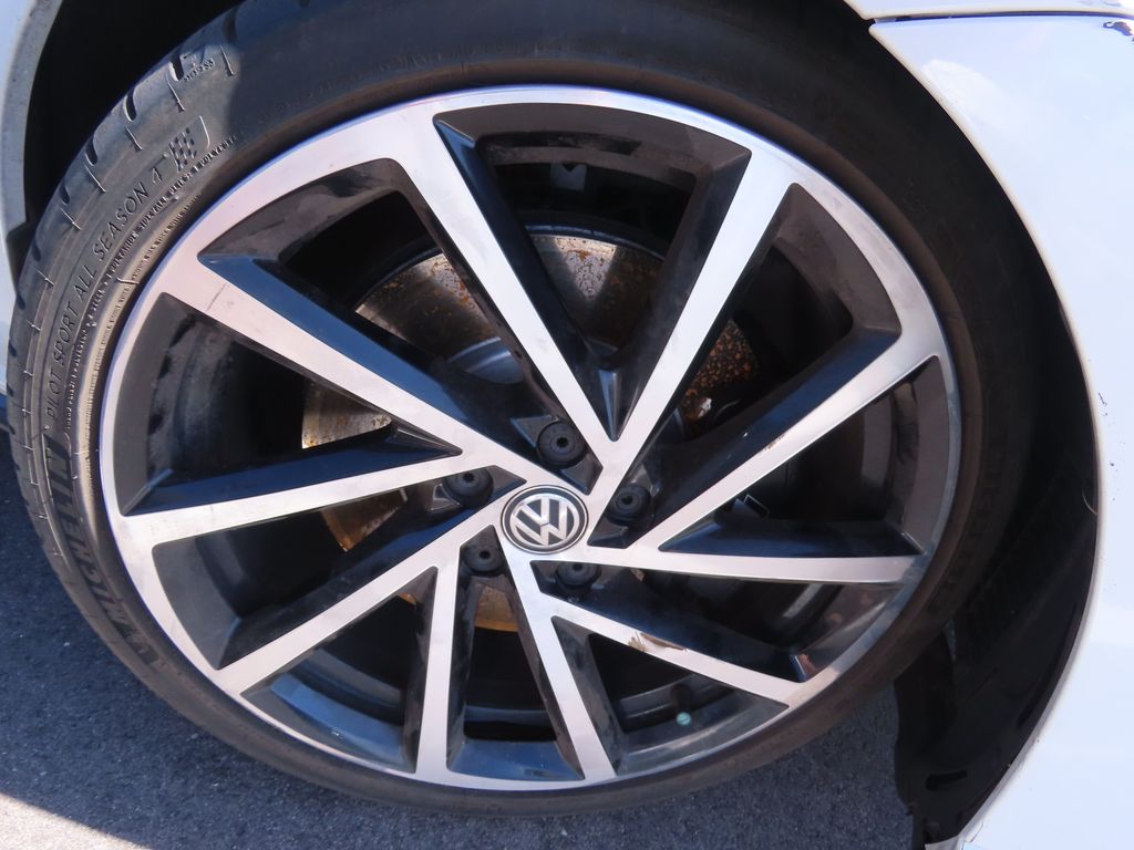 Thumbnail: 2019 Volkswagen Golf - 18