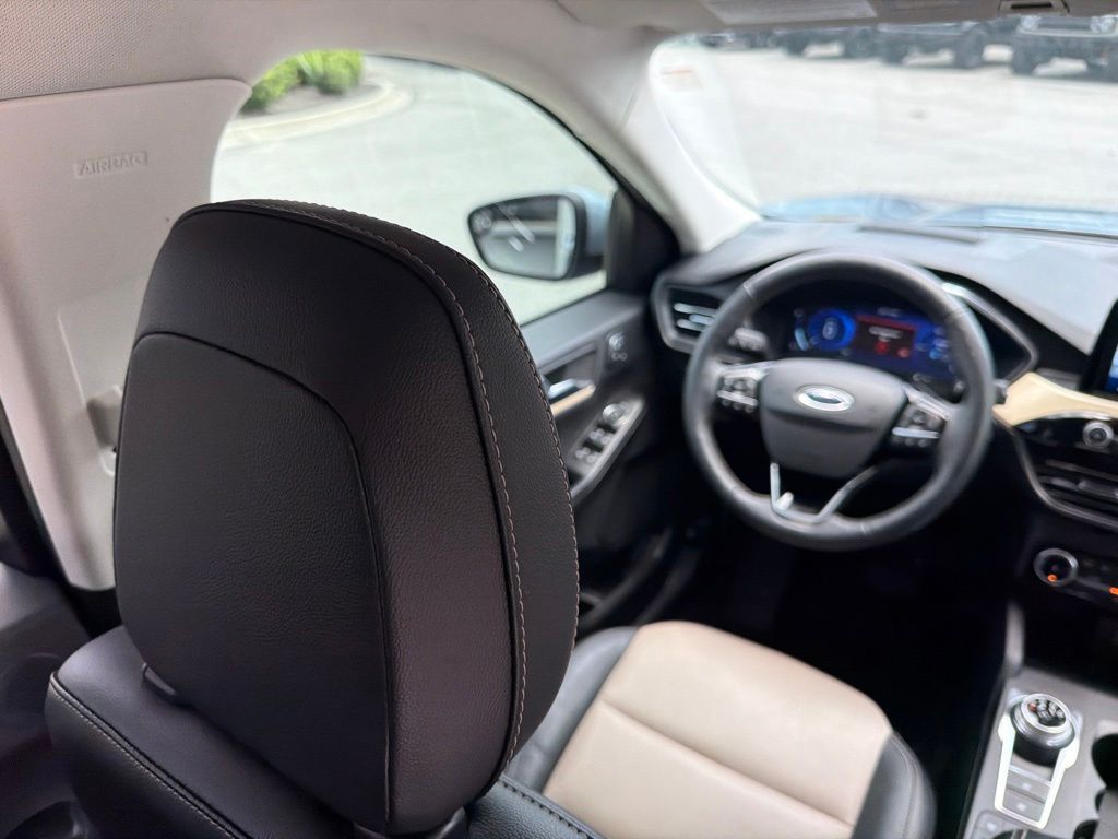 2022 Ford Escape Titanium Hybrid