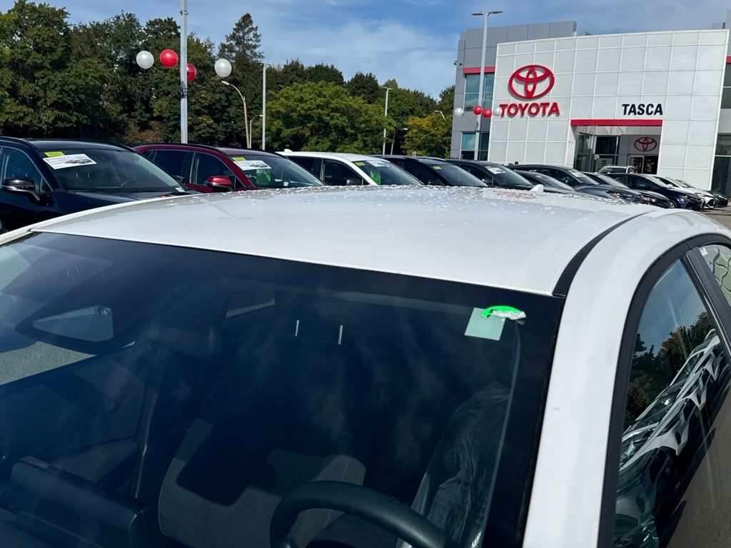 2025 Toyota Corolla LE photo 15