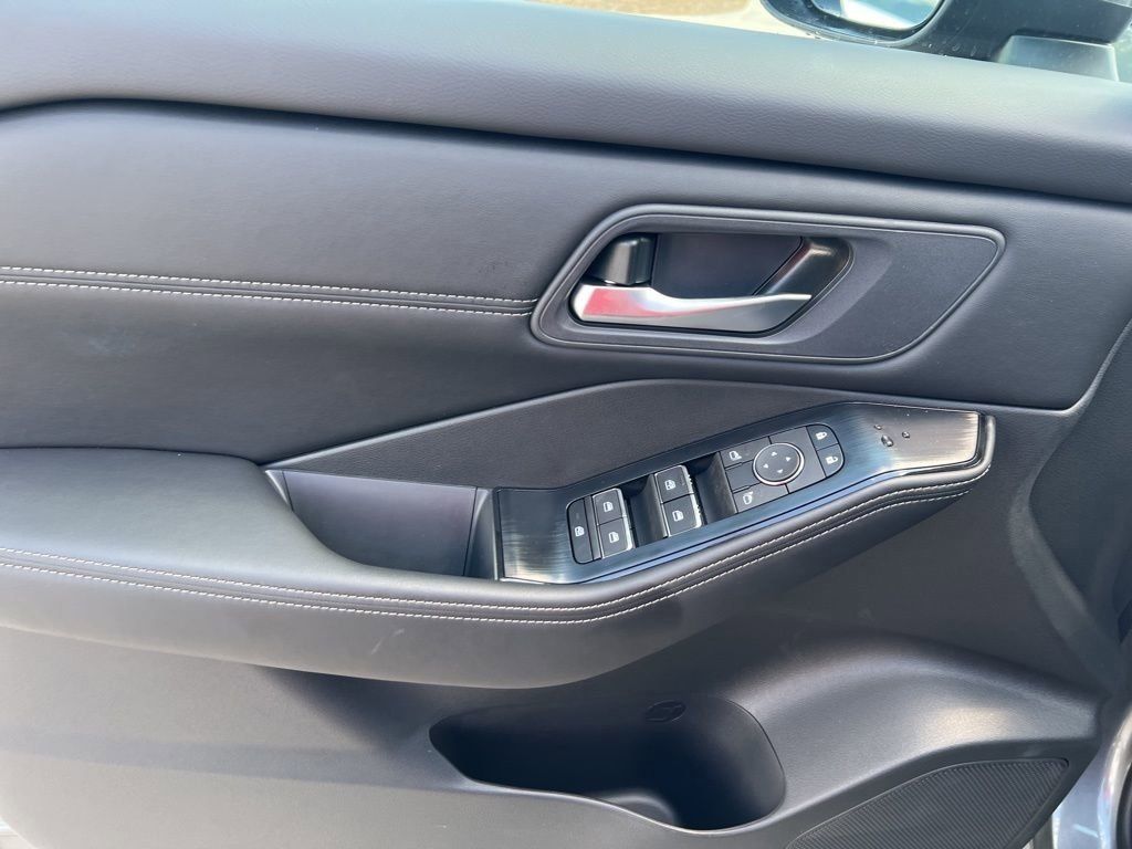 2025 Gun Metallic Nissan Rogue SL FWD SUV