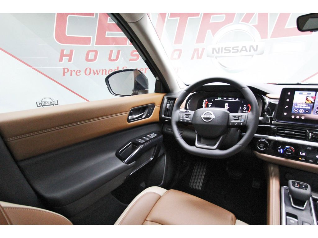 2026 Nissan Pathfinder Platinum - 5
