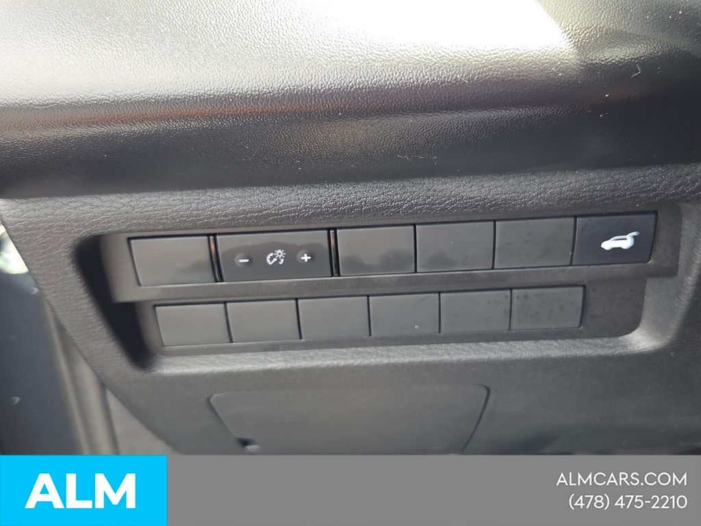 Used 2024  Mitsubishi SEL image 27