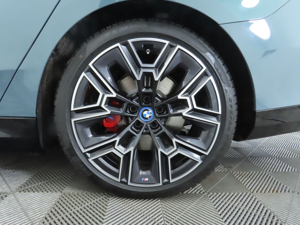 2025 BMW i5 eDrive40 32