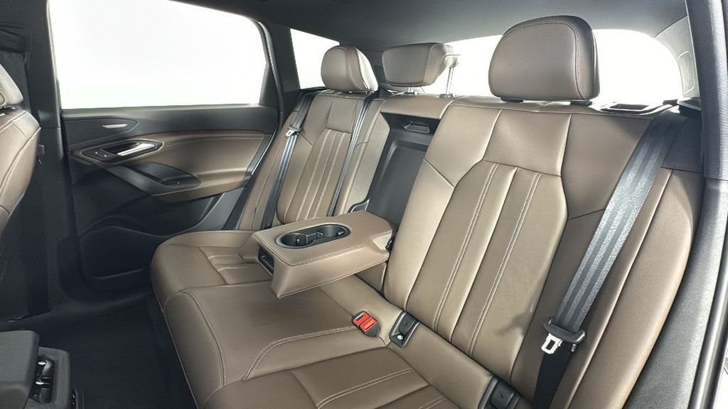 2025 Audi Q6 e-tron Premium 32