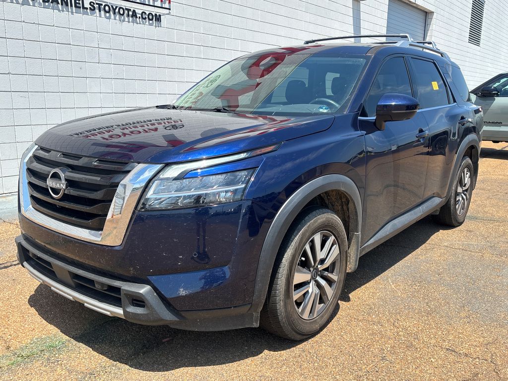2023 Nissan Pathfinder SL 2WD's photo