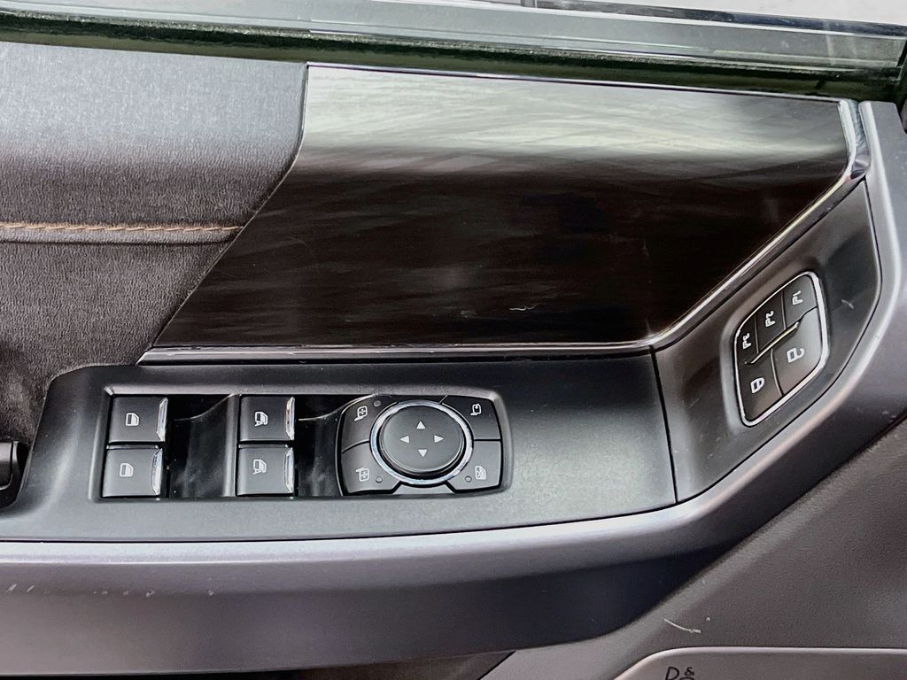 Used 2025 Blue Metallic Ford Lariat image 18