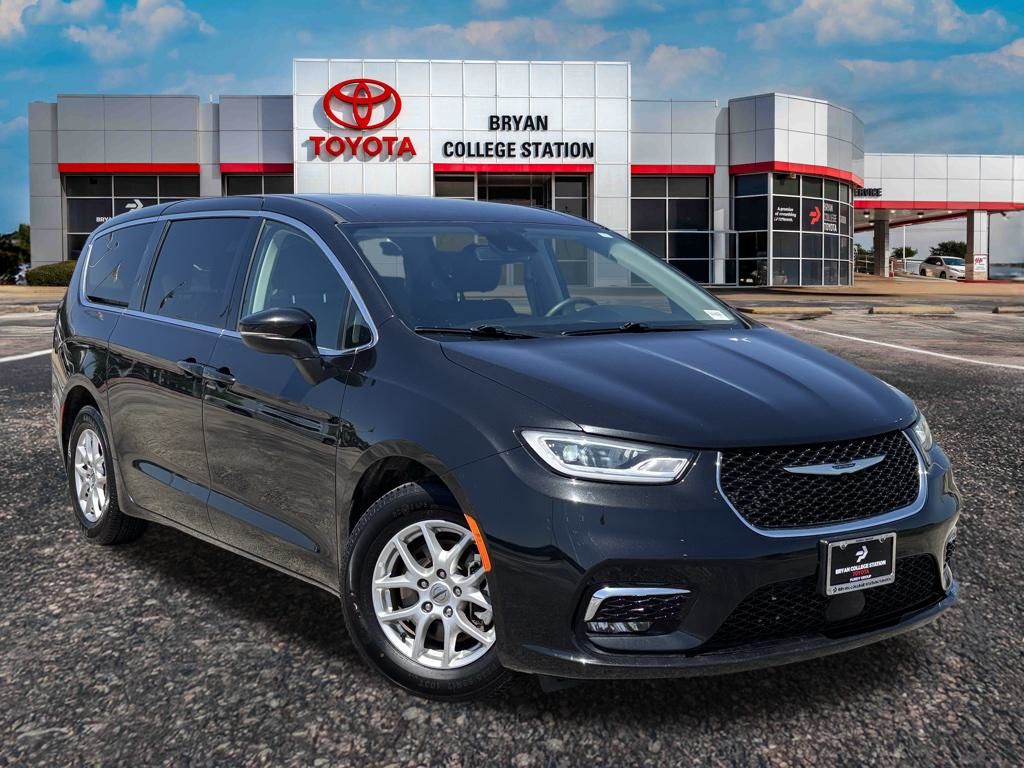 2023 Chrysler Pacifica Touring L photo
