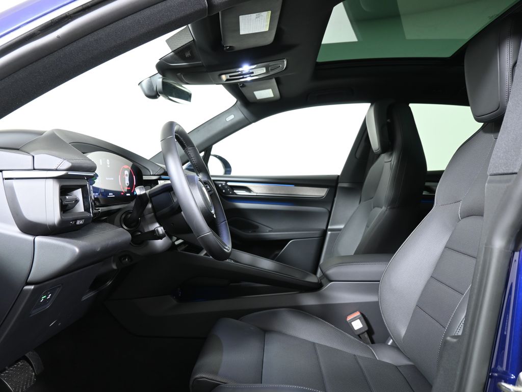 Thumbnail: 2024 Porsche Macan - 5