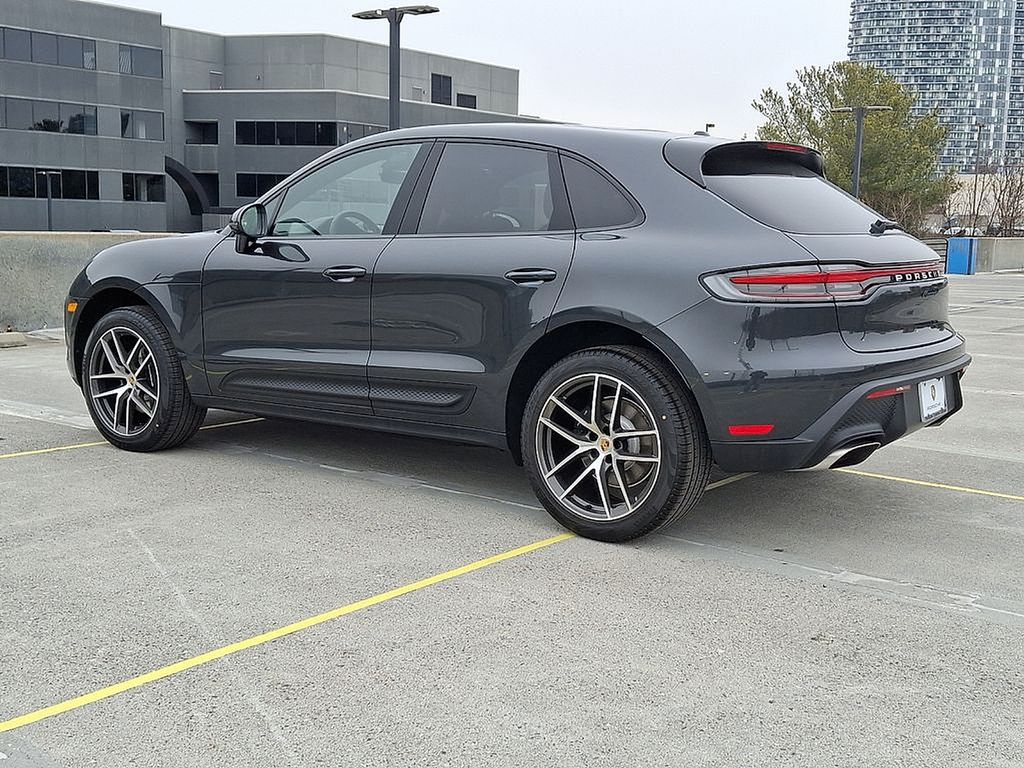 Thumbnail: 2025 Porsche Macan - 3