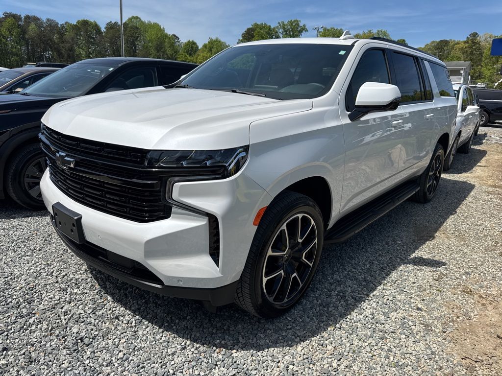 White (Iridescent Pearl Tricoat) 2024 Chevrolet Suburban RST RWD SUV / Crossover 4X2