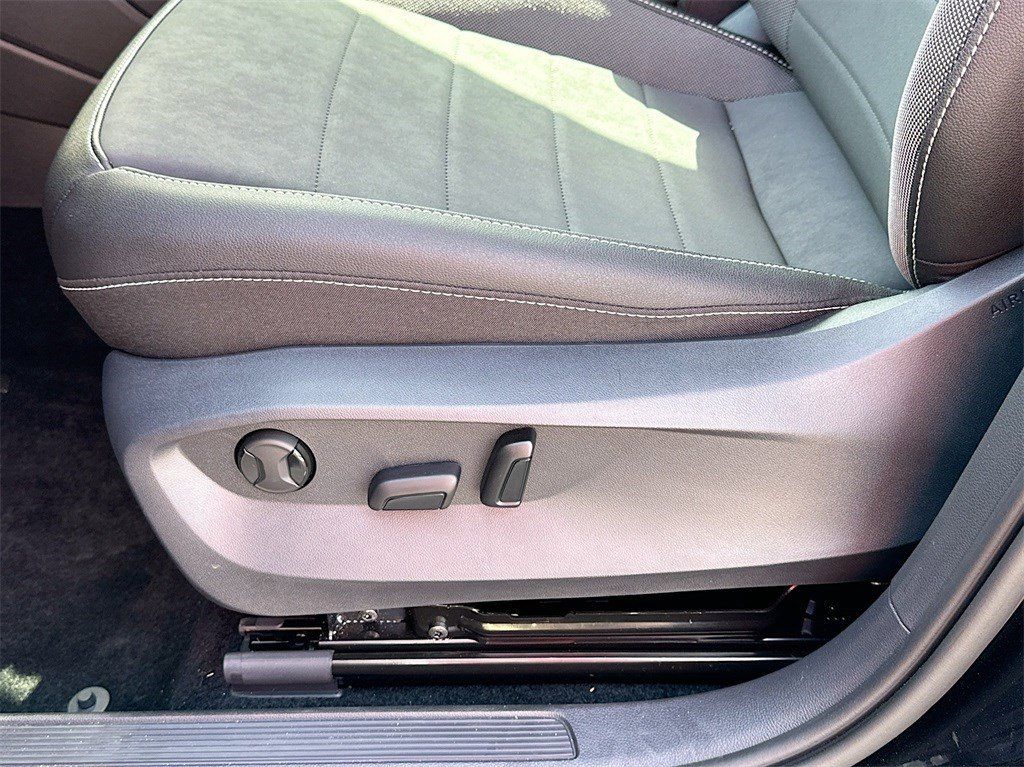 New 2024 Black Pearl Volkswagen 1.5T SE image 20