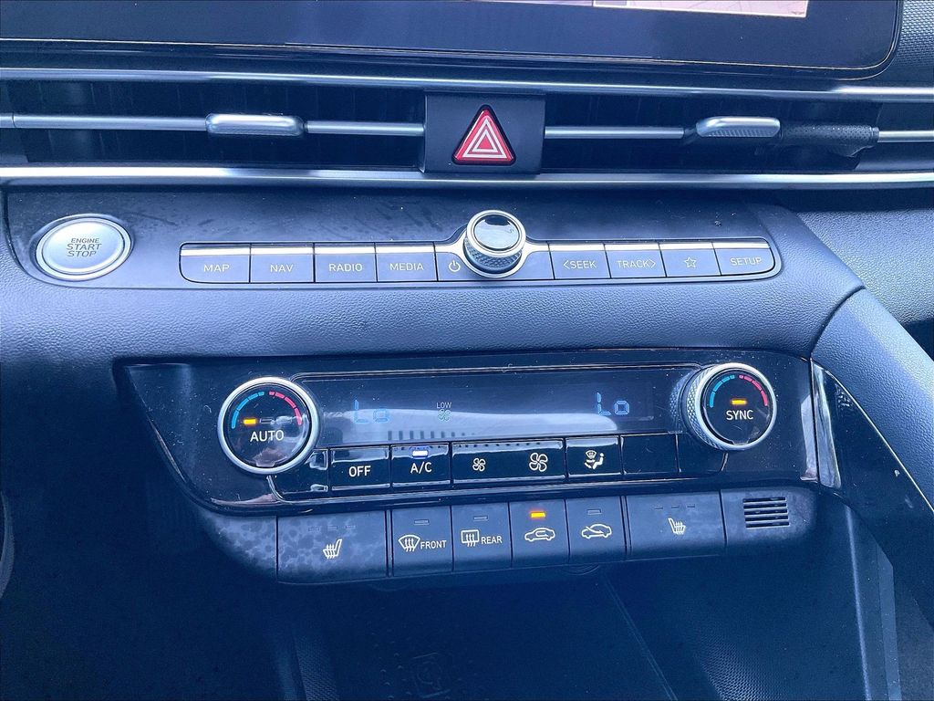 2023 Hyundai Elantra — photo 25