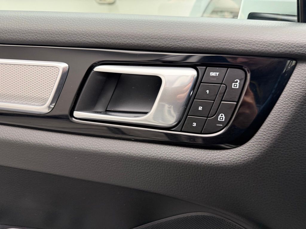 Thumbnail: 2023 Porsche Cayenne - 16