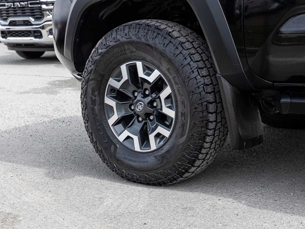 View vehicle photo 7