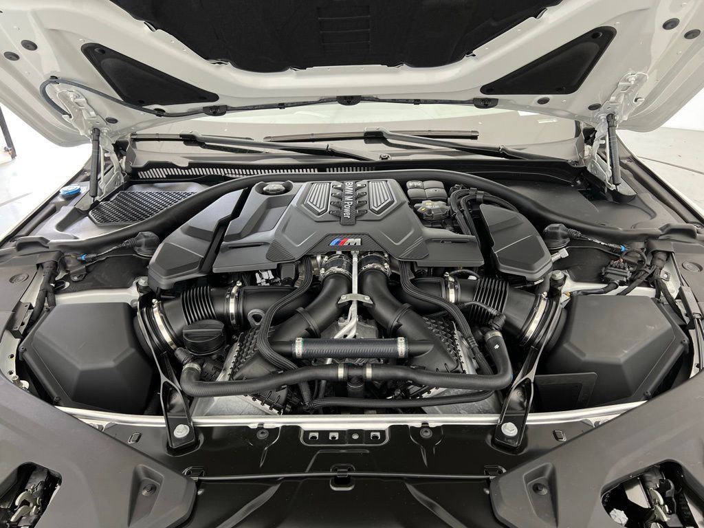 2025 BMW M8 Competition 6