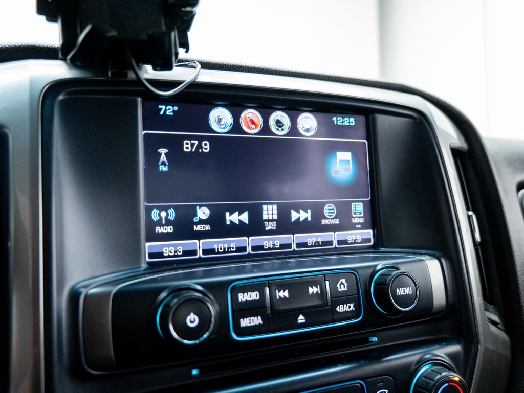 2019 White Chevrolet Silverado 2500HD LT 4X4 Truck