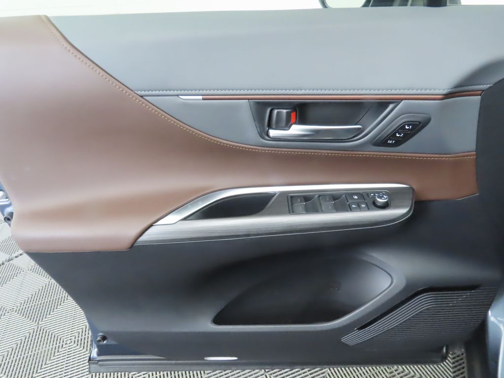 2021 Toyota Venza Limited 25