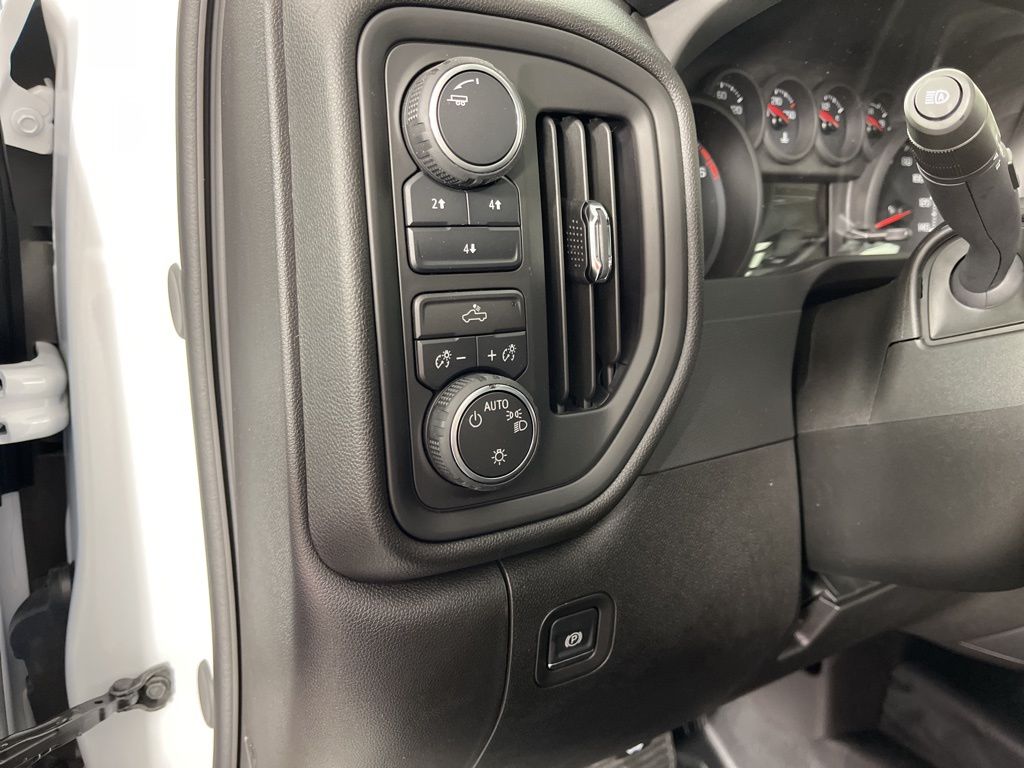 Thumbnail: 2026 Chevrolet Silverado 2500 - 27