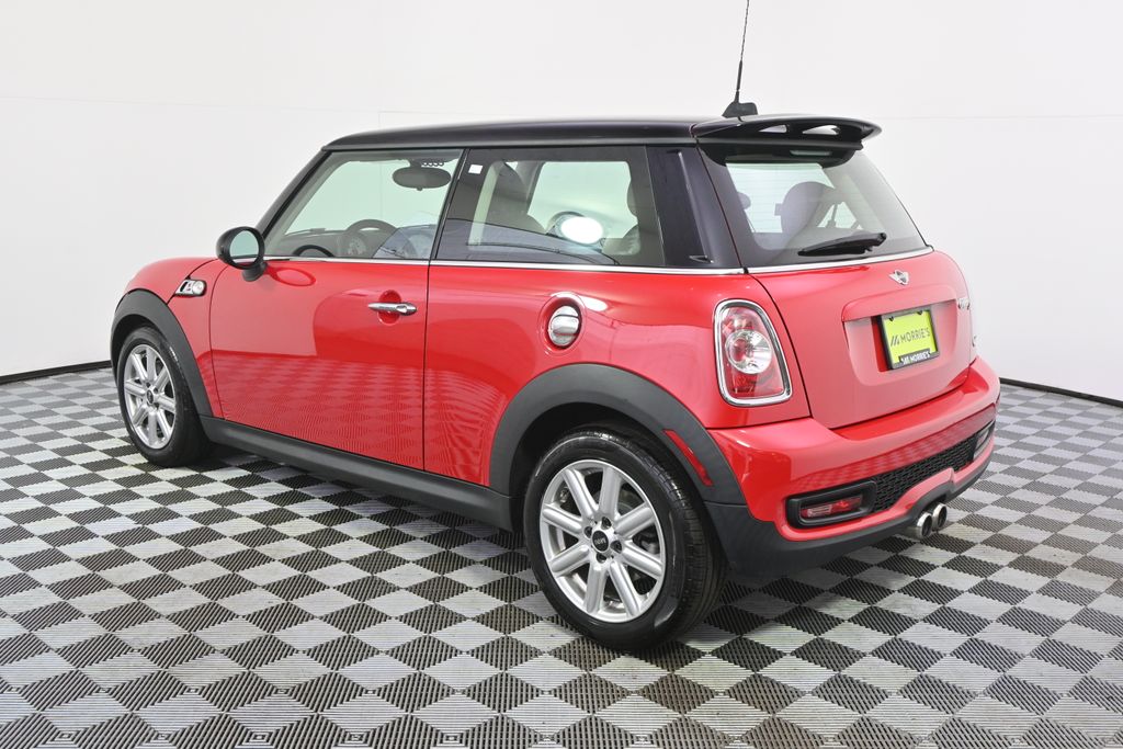 View vehicle photo 3