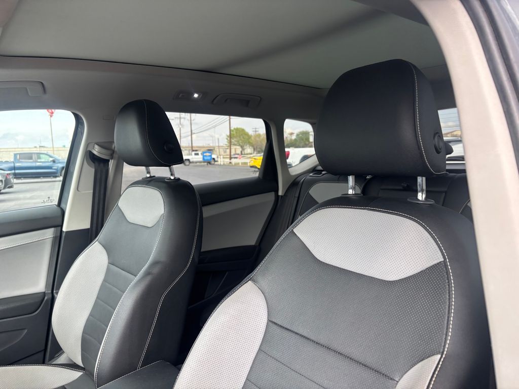 Used Car 2022 Volkswagen Taos  1.5t Sel For Sale Under $20,000 In Austin, Texas